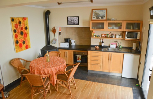Arco da Calheta House | House with 2 bedrooms, sleeps up to 4 people and has cots available