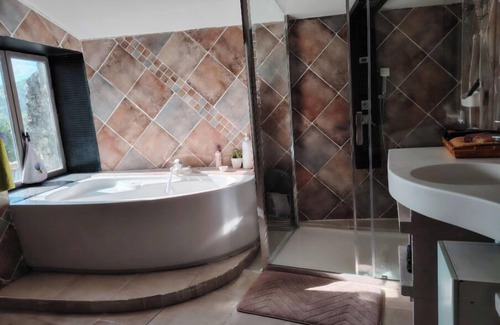 Montjoux House | House with 2 or 3 bedrooms Sleeps up to 10 people