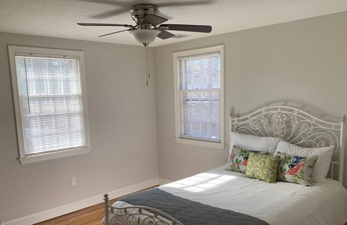 Canton House | House with 3 bedrooms / 2 bathrooms, living room, kitchen, dining room &sun room