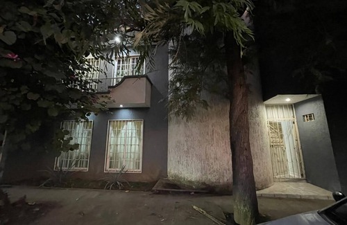 Uruapan House | House with 4 bedrooms for 8 people, with terrace