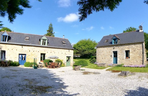 Ploerdut House | House with 6 beds with a plot of about 1 hectare and a heated pool