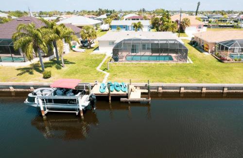 Edgewater House | House With A Boat - Boat, Heated Pool, Kayaks
