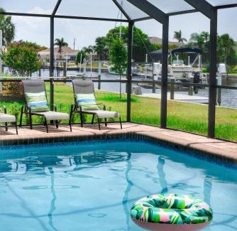 Edgewater House | House With A Boat - Boat, Heated Pool, Kayaks