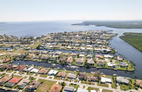 Edgewater House | House With A Boat - Boat, Heated Pool, Sup Boards