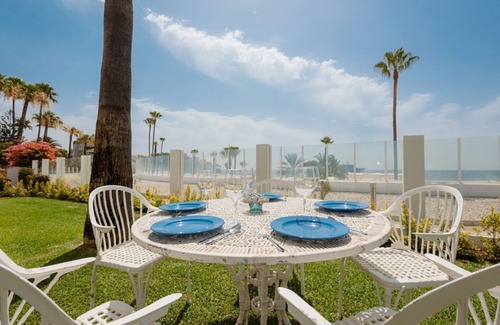 Puerto Banus Apartment | House with access to the beach, sea views and south facing, in Puerto Banus