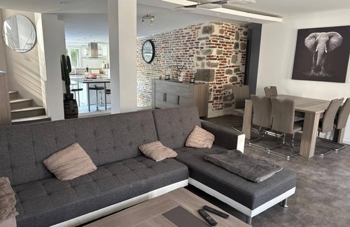 Carrouges House | House with enclosed garden in the center of town. Pets welcome.