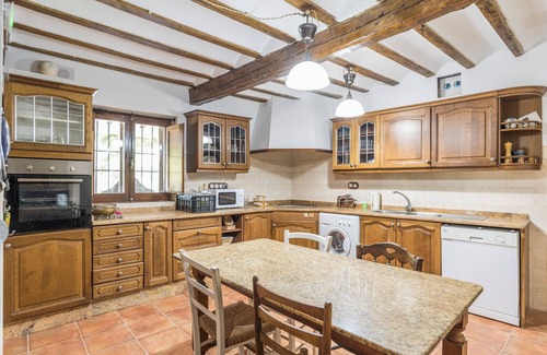 Horcajo de Santiago House | House with pool in the countryside 11 to 14 people, ideal for groups