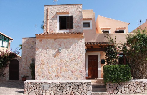 Portopetro House | House with pool, garden, sea view, near the beach, free Wi-Fi, terraces, gas barbecue