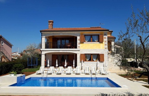 Buici House | House with garden and swimmingpool