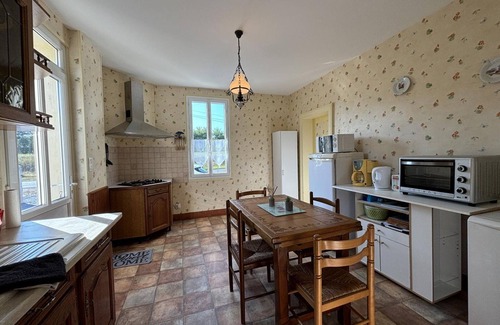 Diou Cottage | House with garden near canal and Loire, fully equipped, perfect for families
