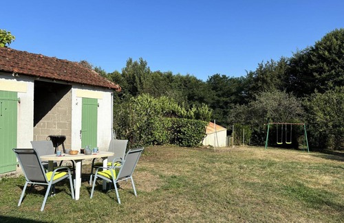 Diou Cottage | House with garden near canal and Loire, fully equipped, perfect for families
