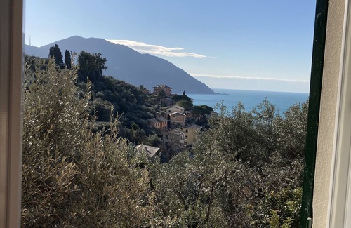 Recco House | House with garden overlooking the sea