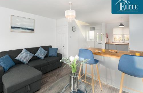 Whitnash Apartment | House with Garden & Private Driveway - Elite Properties