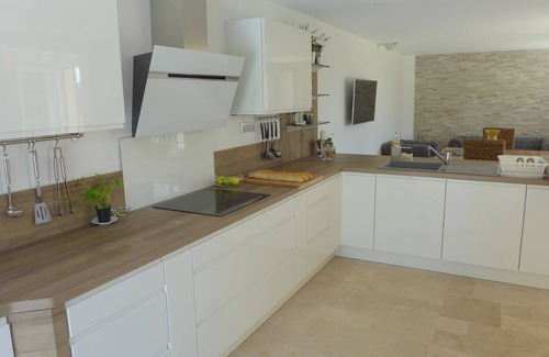 Lavilletertre House | House with heated swimming pool 29°/01 hours 10 PARIS - 8 people MAX