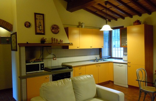 Castelvecchio Cottage | House with large veranda, garden and swimming pool