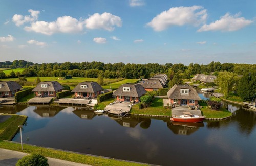 Midlaren House | House with pool and sauna, located on the water