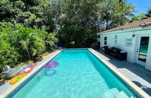 Biscayne Park House | HOUSE WITH POOL and BBQ, 12 MIN to the BEACH