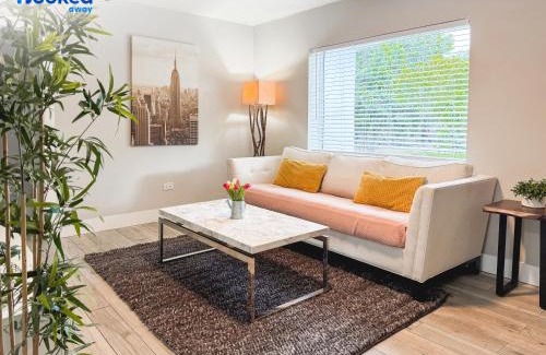 Biscayne Park House | HOUSE WITH POOL and BBQ, 12 MIN to the BEACH