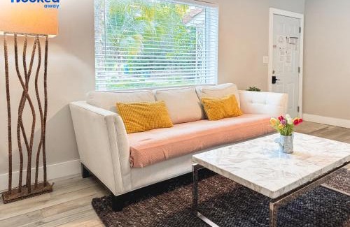 Biscayne Park House | HOUSE WITH POOL and BBQ, 12 MIN to the BEACH