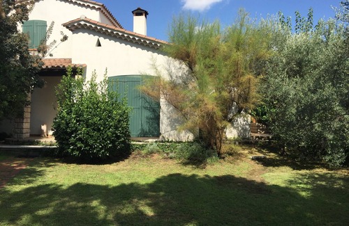 Ales House | House with private 10x5 pool on residential hillside