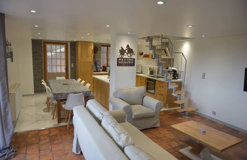 Bergesserin House | House with private pool with magnificent views of the Clunysois valley.