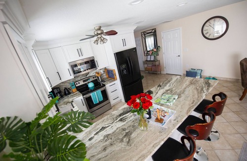 Tarpon Springs House | House with solar heated Pool , close to the beach, Pool pump heater.