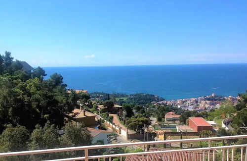 Lloret de Mar House | House with spectacular sea views, private pool, parking and wifi.