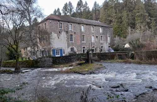 Avallon House | House with swimming pool and bowling green