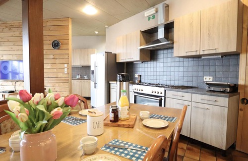 Trooz House | House with swimming pool, hot tub, games