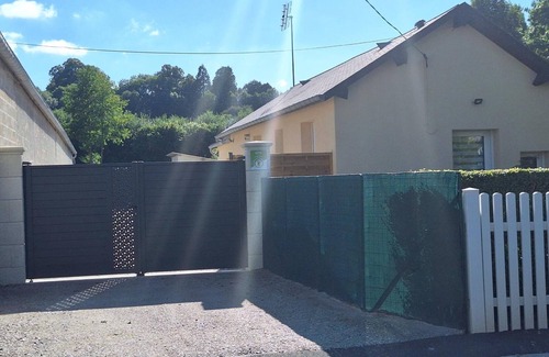 Gace Cottage | House with Terrace and Garden in Gacé