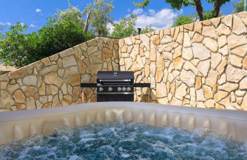 Jurandvor House | House Zrile with garden and jacuzzi