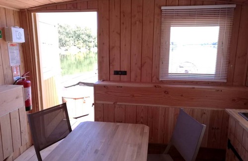 Saint-Dye-sur-Loire Boat Rental | Houseboat ∙ 1 bedroom ∙ 5 guests
