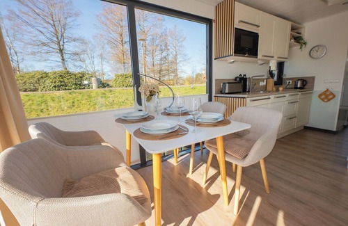 Bad Bederkesa House | Houseboat 1 See-Treff. Firmly anchored and with a panoramic view.