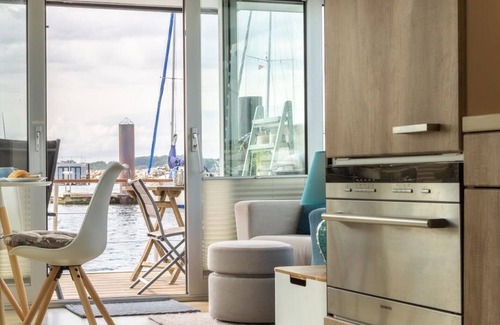 Laboe House | Houseboat Canoga in Labo marina