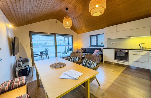 Smichov Boat Rental | Houseboat Franklin + electric boat, max. 6 person