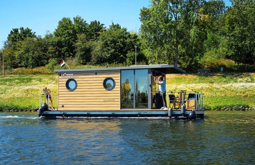 Ophoven Boat Rental | Houseboat Houseboat Houseboat vacation Maasplassen Limburg Otter Easy Houseboats