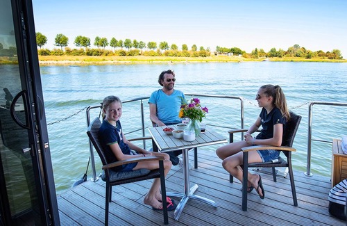 Ophoven Boat Rental | Houseboat Houseboat Houseboat vacation Maasplassen Limburg Otter Easy Houseboats