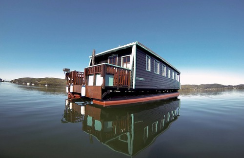 Knysna Boat Rental | Houseboat in Knysna, beautiful views,spacious, relaxing and in a unique location