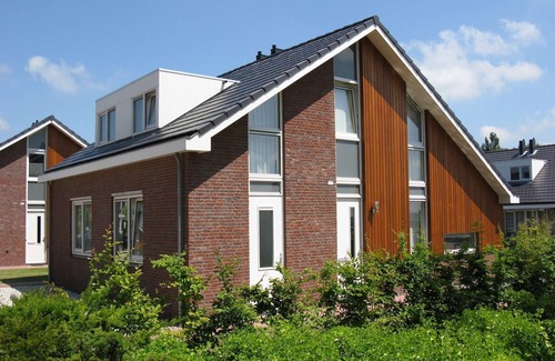 Municipality of Uitgeest House | Houseboat in Waterpark with Private Dock