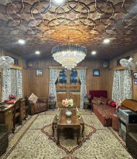 Dal Lake Boat Rental | HOUSEBOAT JAZZ