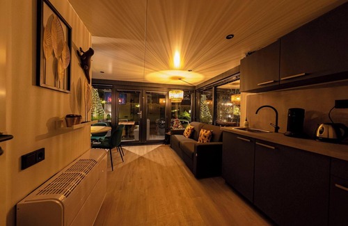 Middelaar Ski Chalet | Houseboat Marina Mookerplas 4-6 persons (roof terrace)