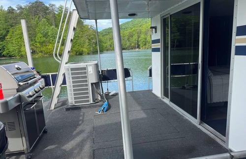 Tazewell Boat Rental | Houseboat Retreat on Norris Lake