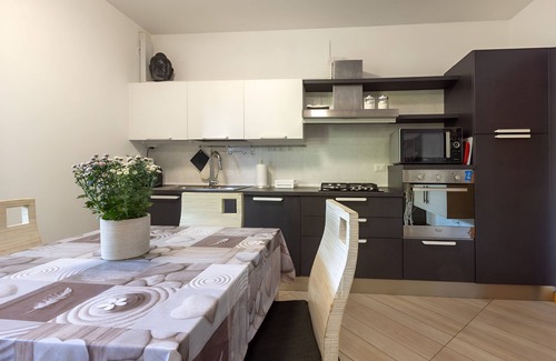 Trezzano sul Naviglio Apartment | HouseGardenMilano- Near Fiera and Humanitas and San Carlo Hospitals (parking space)