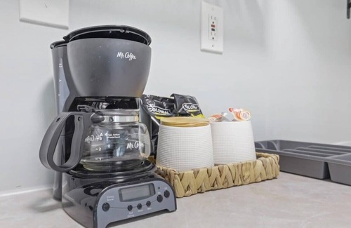Newark Apartment | Housepitality - The Restful Studio - Cozy