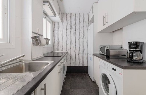 Cuatro Caminos Apartment | Housing Nuevos Ministerios I I by Sharing Co