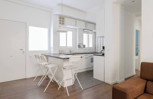 Cuatro Caminos Apartment | Housing Nuevos Ministerios I I by Sharing Co