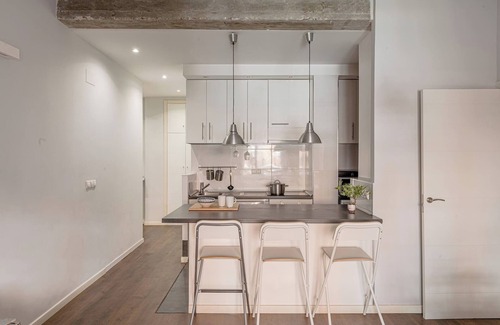Cuatro Caminos Apartment | Housing Nuevos Ministerios I by Sharing Co