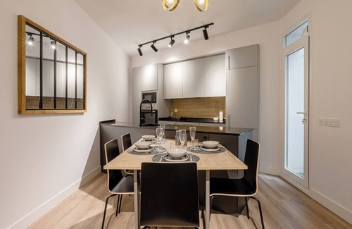 Almagro Apartment | Housing Rafael Calvo I by Sharing Co
