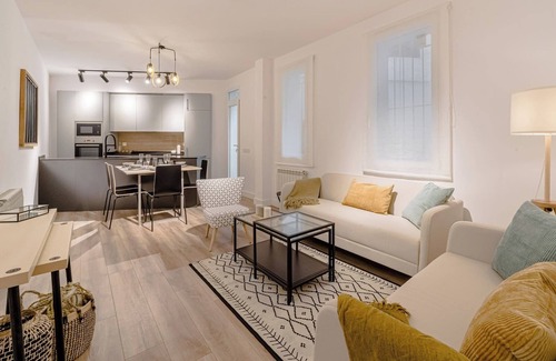 Almagro Apartment | Housing Rafael Calvo I by Sharing Co