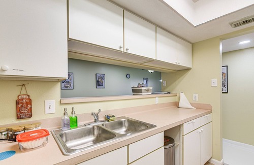 South Main Condo | Houston Condo w/Pool Access ~ 1 Mi to NRG Stadium